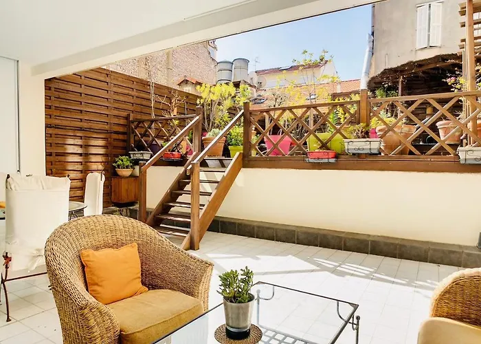 Lägenhet : Superbe Terrasse Rue D'antibes Cannes