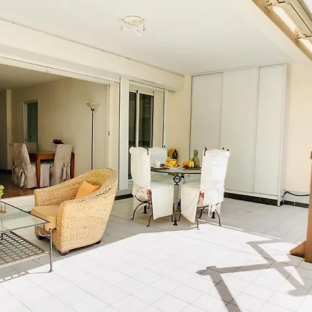 : Superbe Terrasse Rue D'antibes Cannes