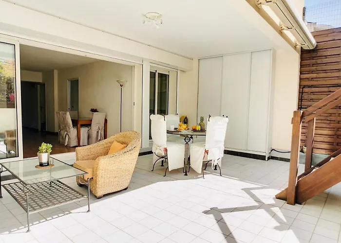 : Superbe Terrasse Rue D'antibes كان