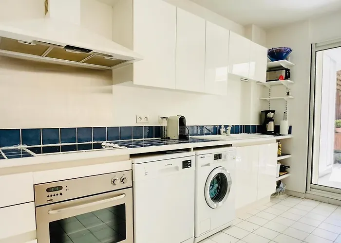 : Superbe Terrasse Rue D'antibes * كان