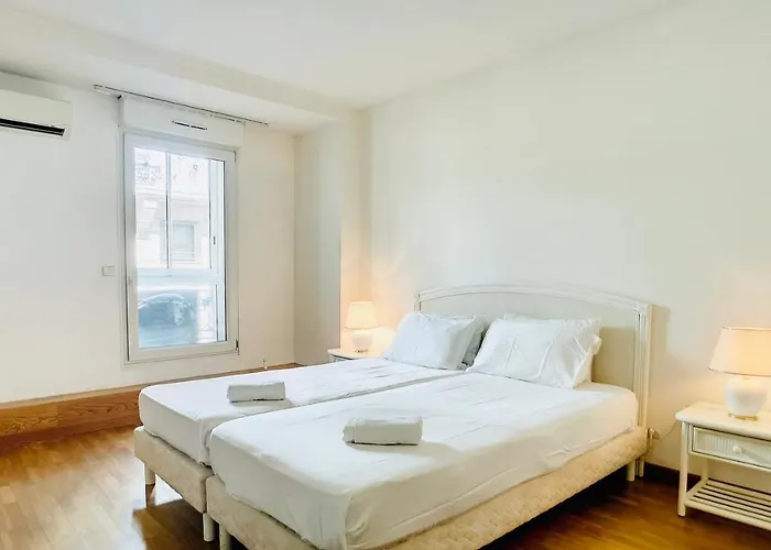 شقة : Superbe Terrasse Rue D'antibes *